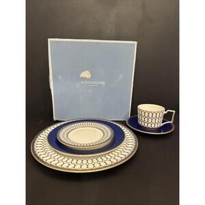 NEW In BOX Wedgewood RENAISSANCE GOLD COUVERT 5-Piece Place Setting